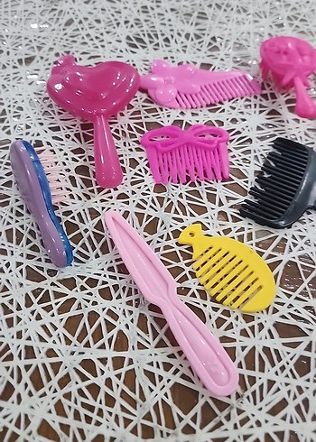 Barbie Renkli Mini Tarak ve Fırça Seti