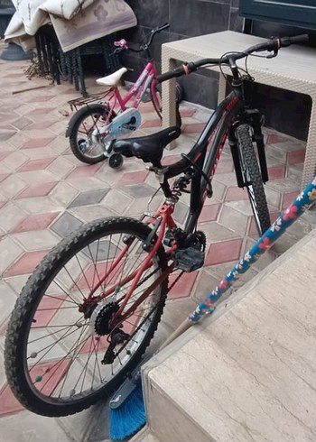 Kırmızı iki Tekerlekli Bisiklet
