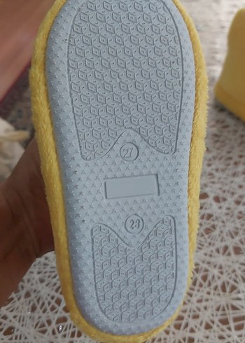 Sarı Nakışlı Kız Çocuk Ev Terliği - Görsel 3