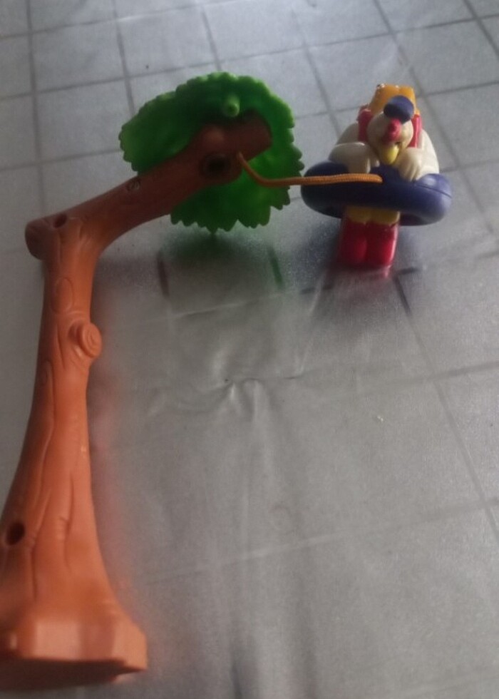 Ağaçta sallanan kus - Görsel 3