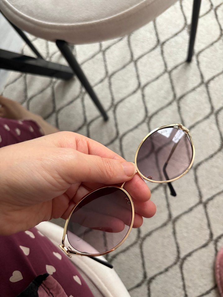 Bej Minimalist Kadın Güneş Gözlüğü - Görsel 3