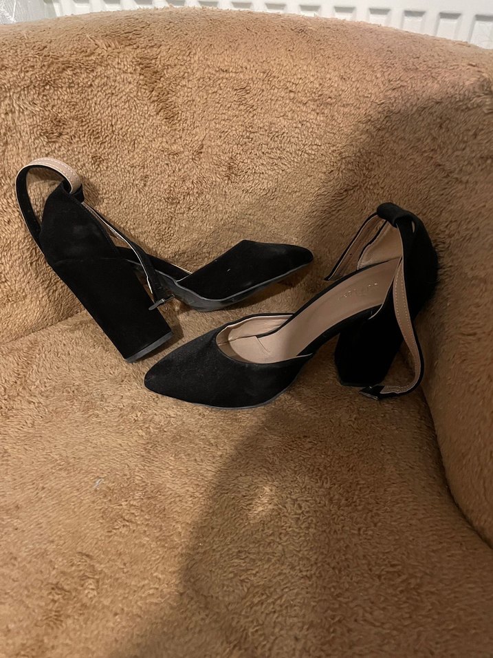 Siyah Süet Stiletto Kemerli Topuklu Kadın Ayakkabı - Görsel 4