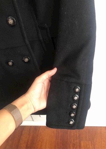 Düğmeli Siyah İpekyol marka kaban - Görsel 4