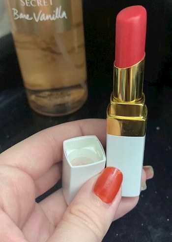 Beyaz Parlak Chanel Ruj - Görsel 3