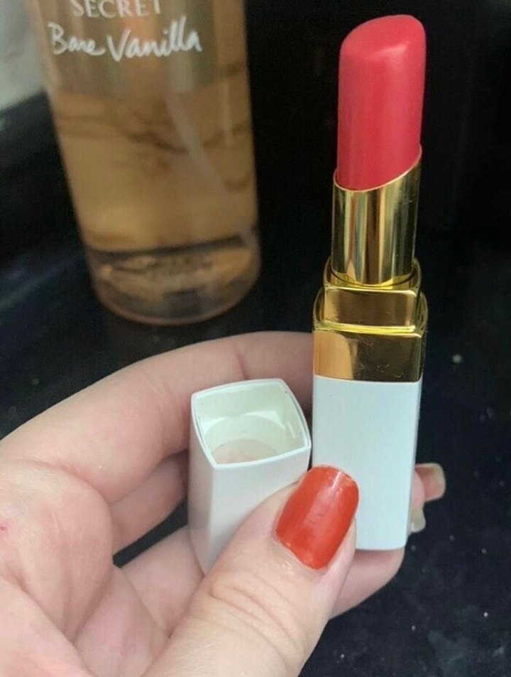 Beyaz Parlak Chanel Ruj - Görsel 3