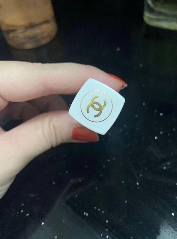 Beyaz Parlak Chanel Ruj - Görsel 4