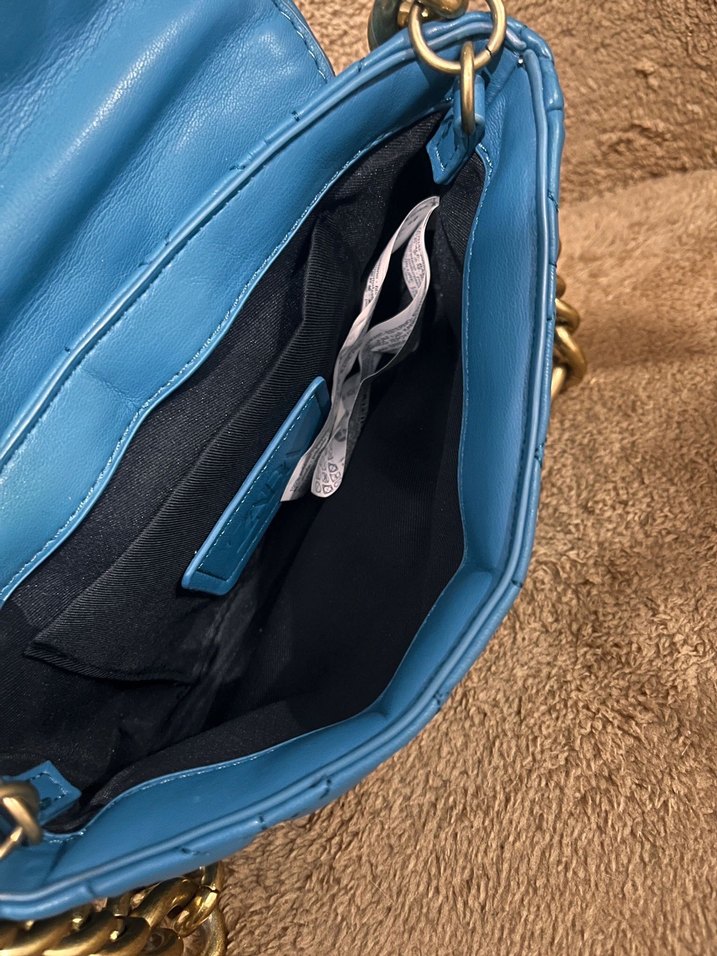 Zincir Detaylı Parlak Mavi Deri Kadın Çanta - Görsel 4