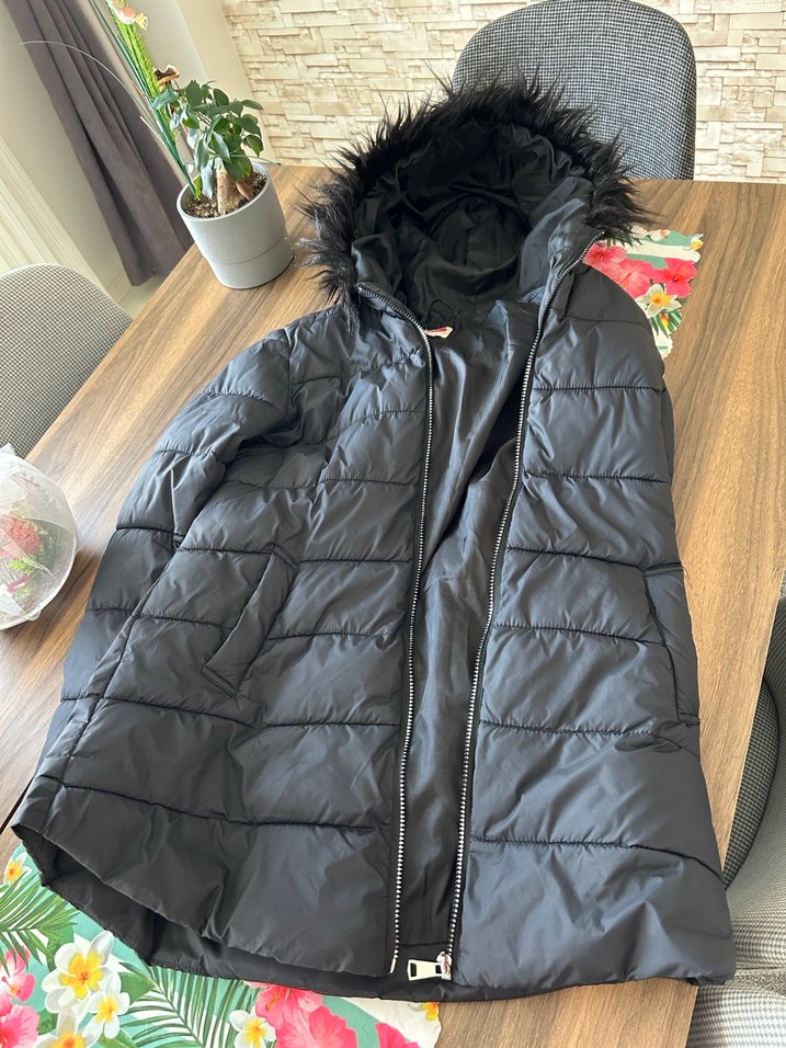 Siyah Kürklü Kadın Kışlık Mont - Görsel 4