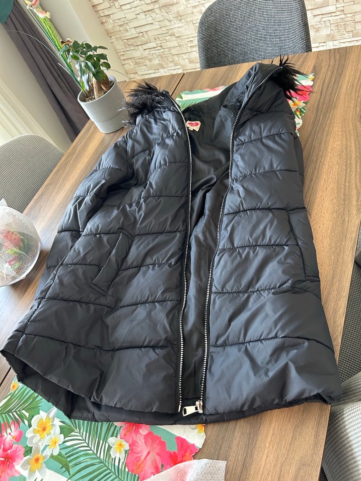 Siyah Kürklü Kadın Kışlık Mont - Görsel 3