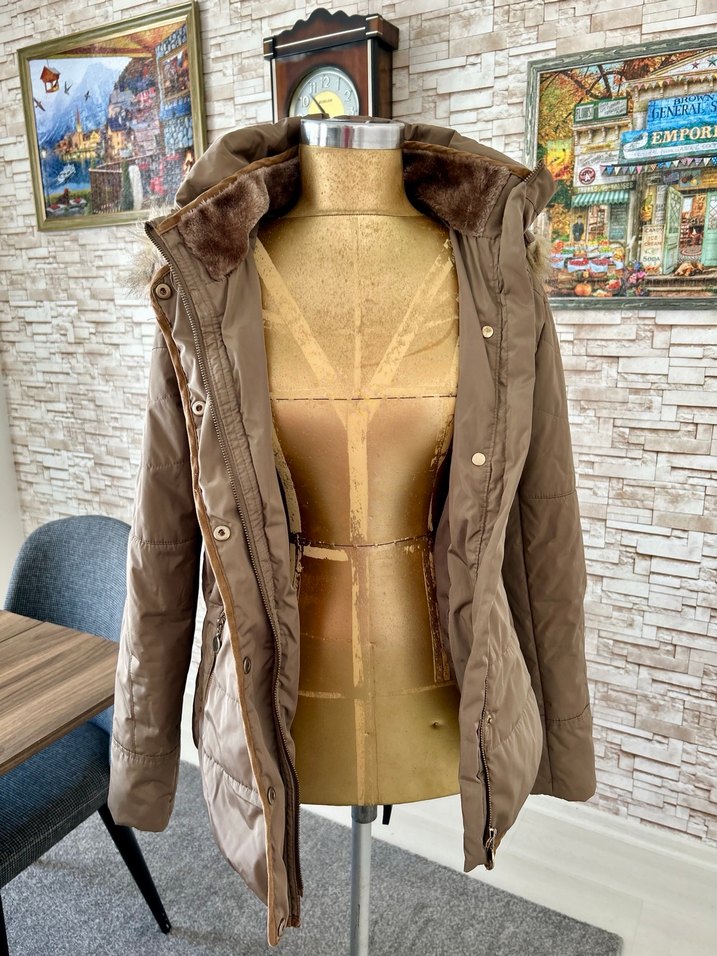 Kürklü Kapüşonlu Bej Kadın Kışlık Mont - Görsel 2