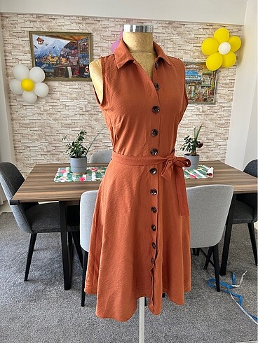 Yakalı Önden Düğmeli Midi Boy Elbise