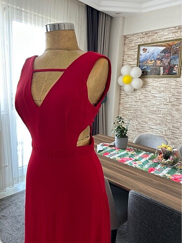 Bel Dekolteli Uzun Gece Elbisesi