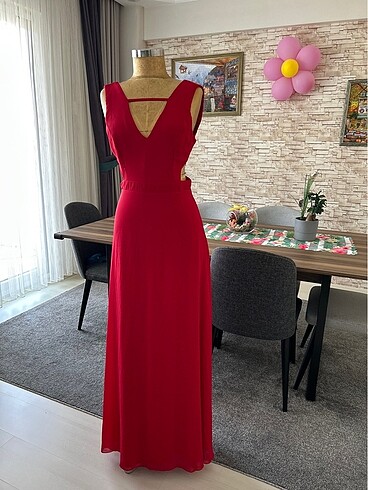 Trendyol & Milla Bel Dekolteli Uzun Gece Elbisesi