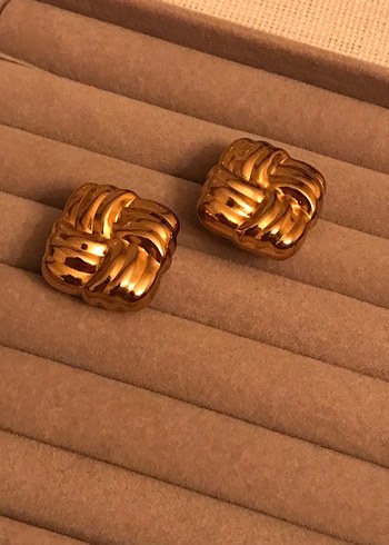 Düğmeli Altın Rengi Vintage Küpe - Görsel 2