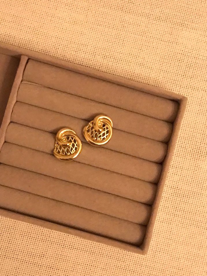 Vintage Altın Düğmeli Midi Küpe - Görsel 2