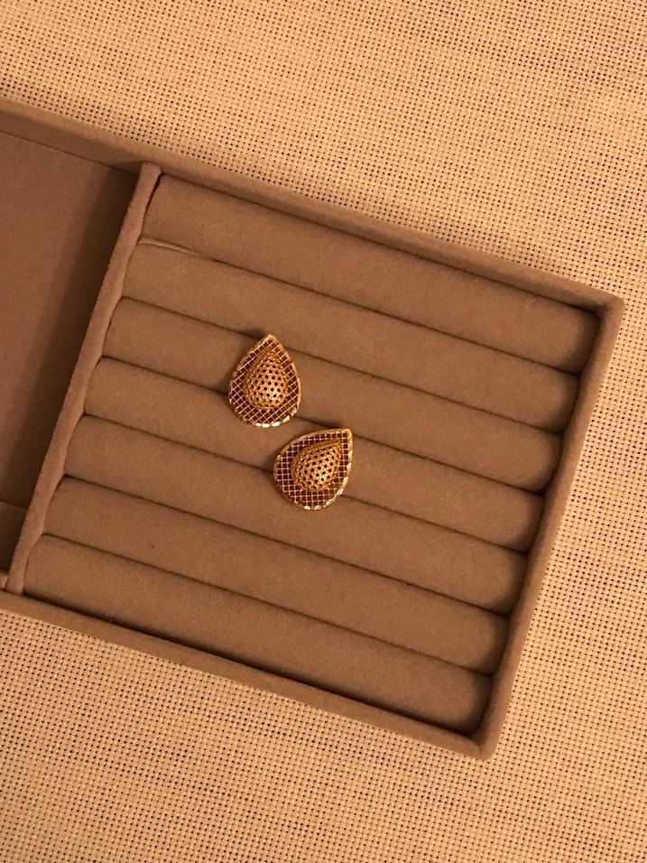 Altın Renkli Yılan Desenli Midi Küpe - Görsel 2