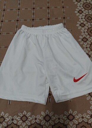Nike marka beyaz şort