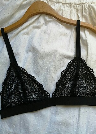 Siyah dantelli bralet
