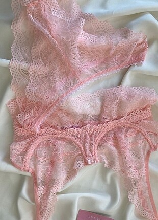 Bralet takım