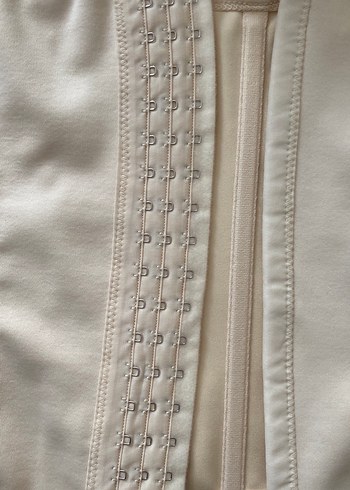 Beyaz Parlak Korse - Görsel 2