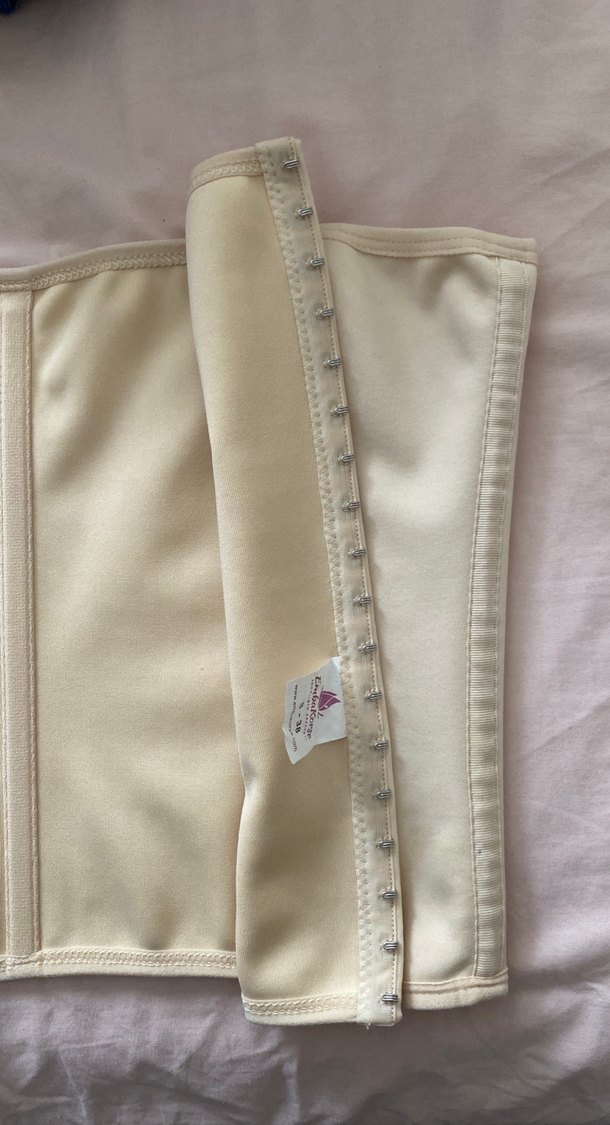 Beyaz Parlak Korse - Görsel 3