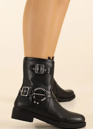 Stradivarius Kadın bot