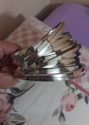 Metal gri taçlar