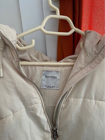 Bershka Şişme krem Mont