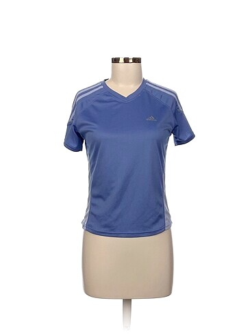 Adidas T-shirt %70 İndirimli.