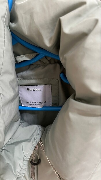 Bershka Şişme mont