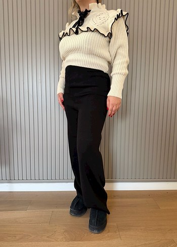 Beyaz Nakışlı Kısa Triko Kazak - Görsel 3