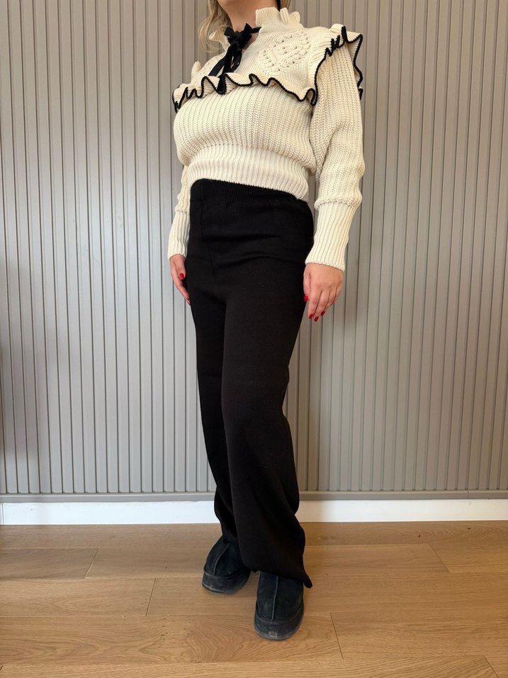 Beyaz Nakışlı Kısa Triko Kazak - Görsel 3