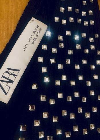 Zara kare aynalı İşlemeli Siyah V crop - Görsel 2