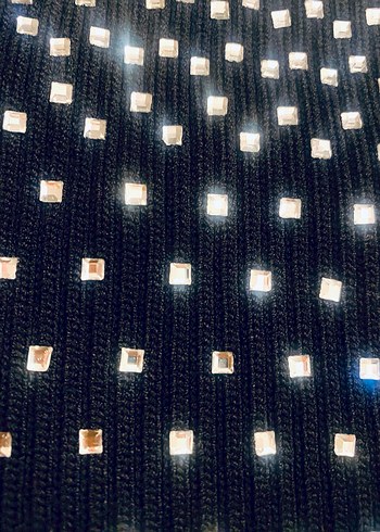 Zara kare aynalı İşlemeli Siyah V crop - Görsel 3