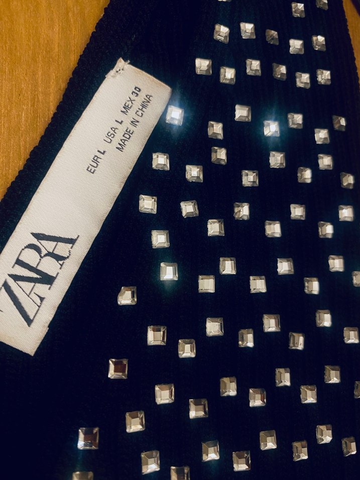 Zara kare aynalı İşlemeli Siyah V crop - Görsel 2