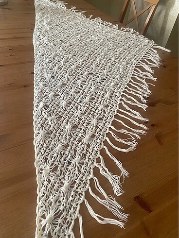Vintage şal üçgen olup alt kenarı 200 cm ksa kenarları 120 cm el