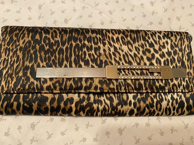 Guess saten leopar clutch çanta
