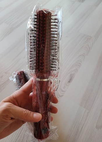 Beden Kırmızı Saç Fırçası ve Tarak Seti
