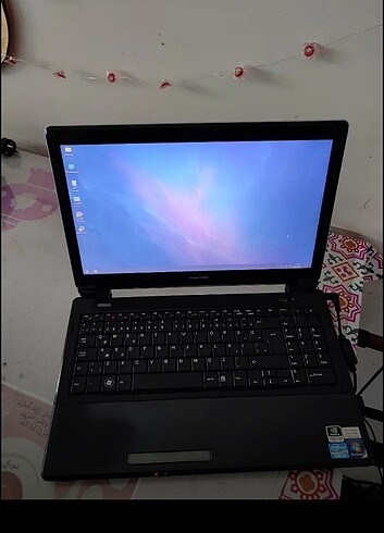 Laptop Tertemiz İ3 8 GB ram SSD Hard Disk