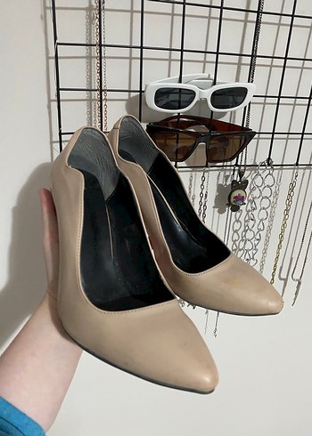Bej Deri Stiletto Topuklu Kadın Ayakkabı