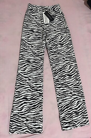 zebra desenli siyah beyaz pantolon