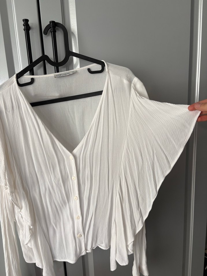 LCW Beyaz V Yakalı Keten Gömlek - Görsel 3