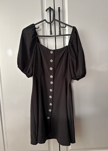 Düğmeli Siyah Elbise - Görsel 3