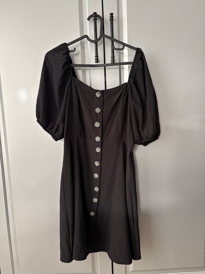 Düğmeli Siyah Elbise - Görsel 3