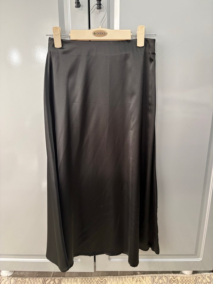 Siyah Uzun Kadın Etek - Görsel 2