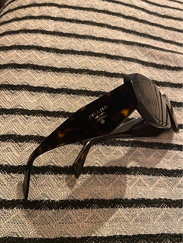 Prada güneş gözlüğü - Görsel 7