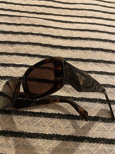 Prada güneş gözlüğü - Görsel 3