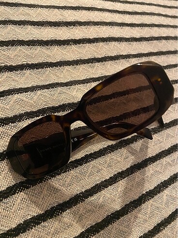Prada güneş gözlüğü - Görsel 4