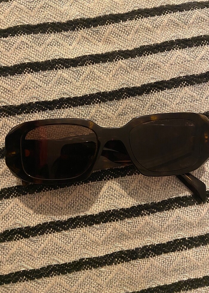 Prada güneş gözlüğü - Görsel 2