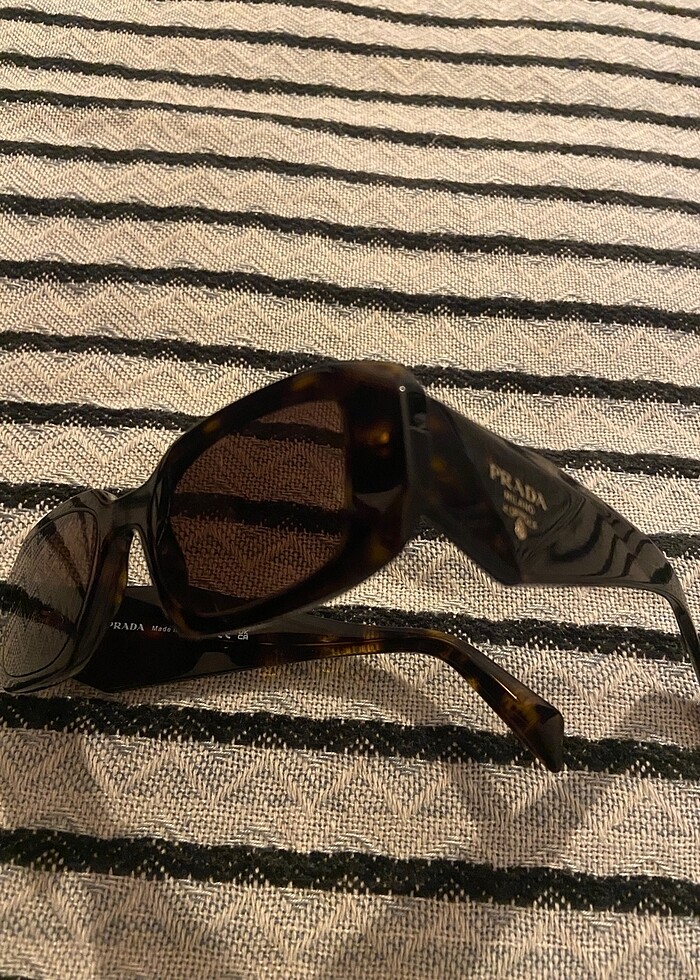 Prada güneş gözlüğü - Görsel 3